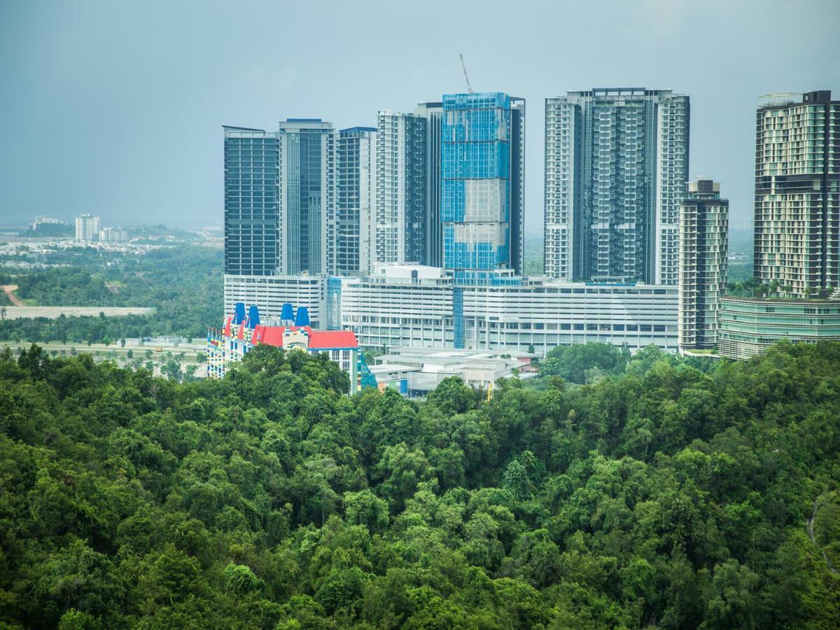 Iskandar Puteri Medini Famous Theme Park Нусаджая Екстериор снимка